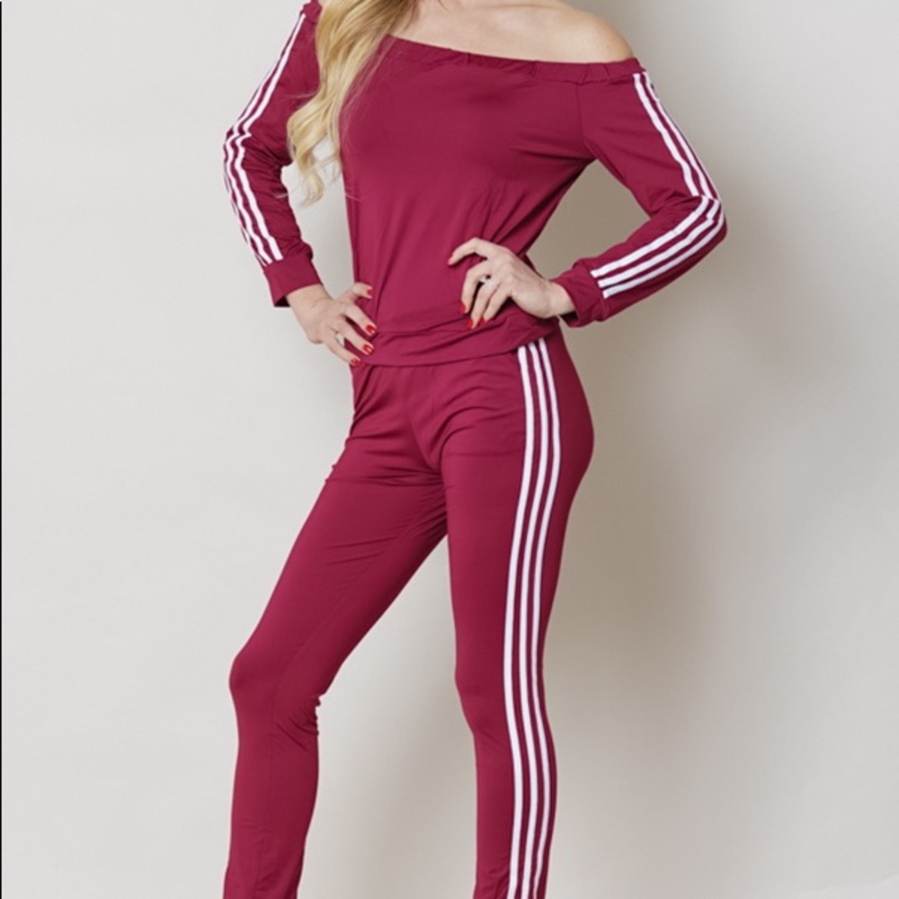 Two piece women’s joggers set. Burgundy